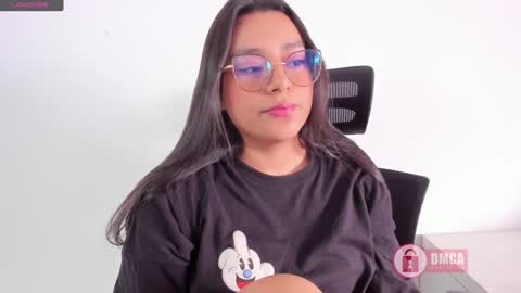 Snapshot of mypretty_isabella chatting on 01.28.25 Bella online show from 01.28.25