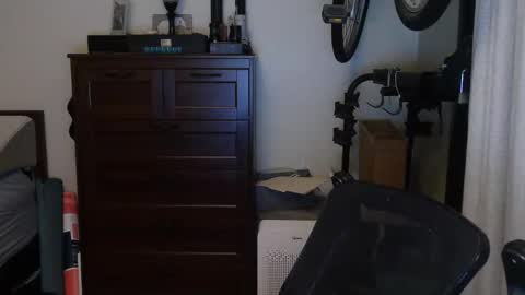 Just hanging out - No pressure online show from 06.03.26