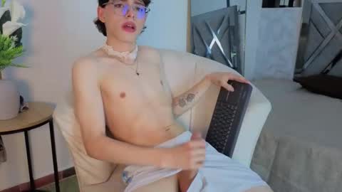 Snapshot of mysterius_boy chatting on 02.10.26 Marcus online show from 02.10.26