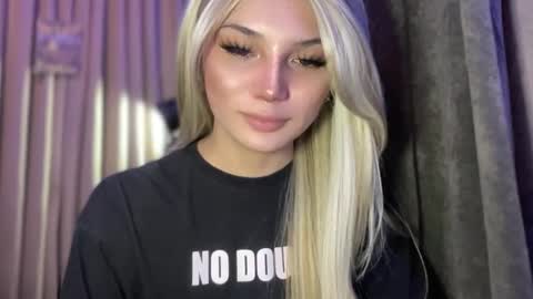 UR GIRL NEXTDOOR online show from 05.01.26