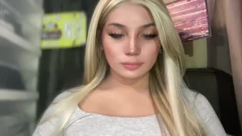 UR GIRL NEXTDOOR online show from 05.04.26