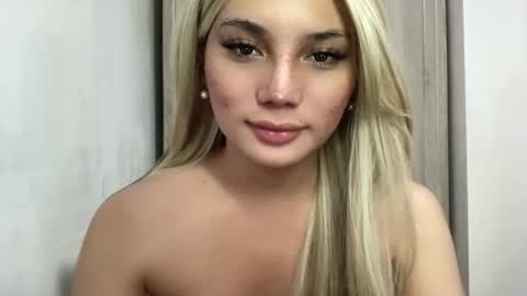 UR GIRL NEXTDOOR online show from 05.13.26