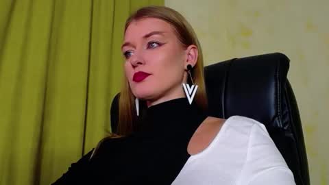 mysticvenus_ online show from 11.24.25