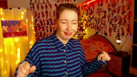 Snapshot of mystydew chatting on 01.25.25 MystyDew online show from 01.25.25