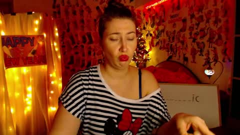 Snapshot of mystydew chatting on 01.28.25 MystyDew online show from 01.28.25