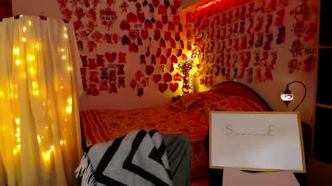 Snapshot of mystydew chatting on 03.05.25 MystyDew online show from 03.05.25