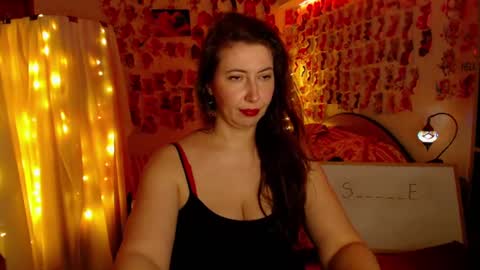 Snapshot of mystydew chatting on 03.11.25 MystyDew online show from 03.11.25