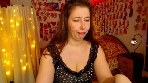 Snapshot of mystydew chatting on 03.12.25 MystyDew online show from 03.12.25