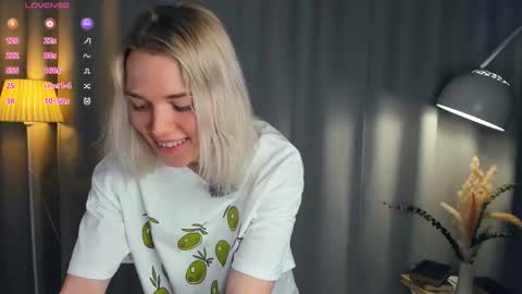Snapshot of myviolet_rush chatting on 03.21.26 Olivia or just olive online show from 03.21.26