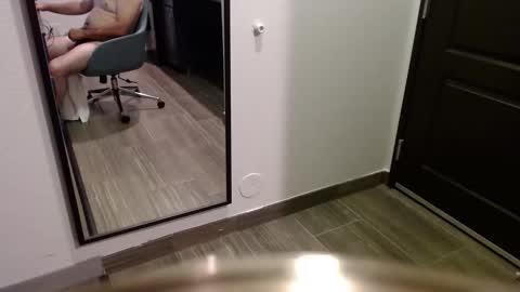 Snapshot of myyx chatting on 10.23.25 myyx online show from 10.23.25