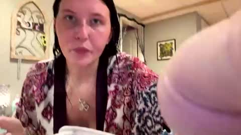 Snapshot of n0rmalgurl chatting on 08.03.26 n0rmalgurl online show from 08.03.26