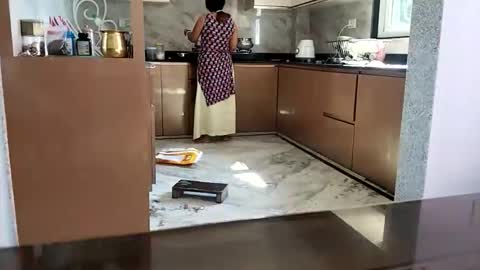 n298033 online show from 11.04.25