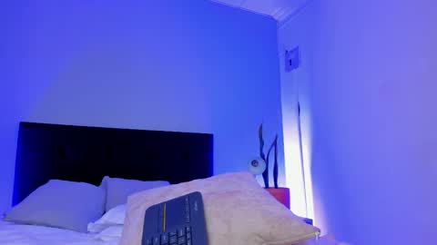 Snapshot of na_yeon_ chatting on 10.15.25 AMY online show from 10.15.25