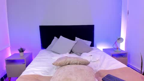 Snapshot of na_yeon_ chatting on 11.26.25 AMY online show from 11.26.25