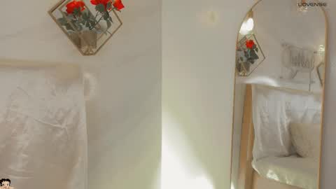 Snapshot of naamah_b chatting on 11.29.25 naamah_b online show from 11.29.25