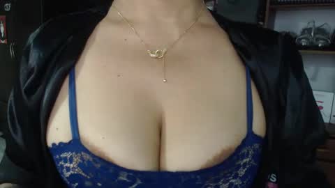 Snapshot of nadia_abaud chatting on 02.16.25 Nadia online show from 02.16.25