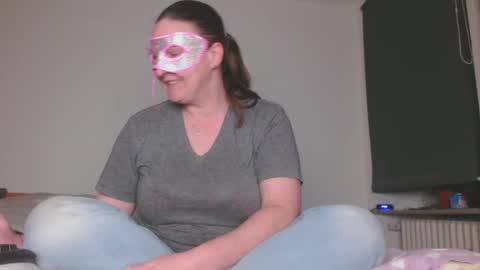 Snapshot of nadine321 chatting on 12.17.24 Nadine online show from 12.17.24