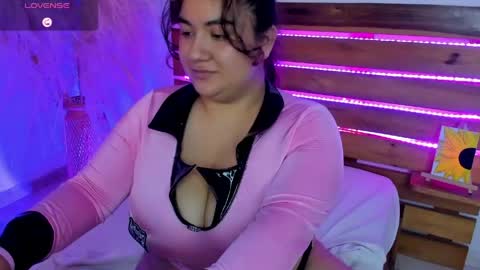 Snapshot of nadine_russo chatting on 04.29.26 Nadine online show from 04.29.26