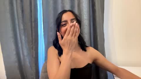 Snapshot of nadinevanni chatting on 06.14.26 Leya online show from 06.14.26