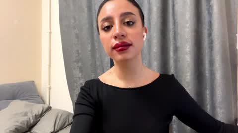 Snapshot of nadinevanni chatting on 07.10.26 Leya online show from 07.10.26