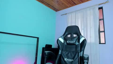 Snapshot of nagi_strong chatting on 01.04.25 nagui online show from 01.04.25