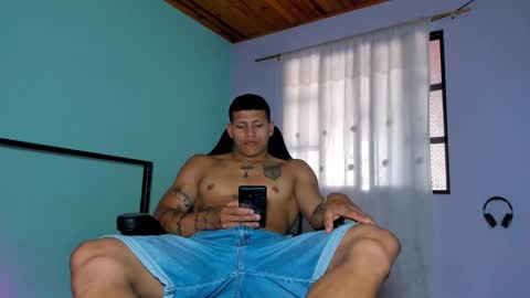 Snapshot of nagi_strong chatting on 01.10.25 nagui online show from 01.10.25