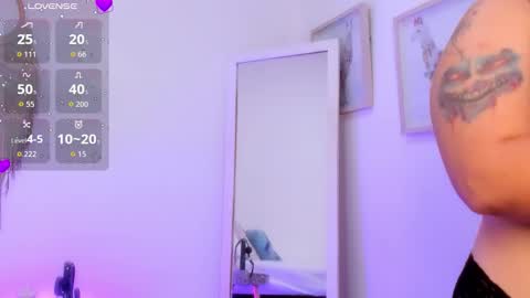 Snapshot of naharakamado__ chatting on 10.29.25 naharakamado__ online show from 10.29.25