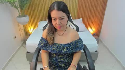 N A H I A online show from 02.12.25