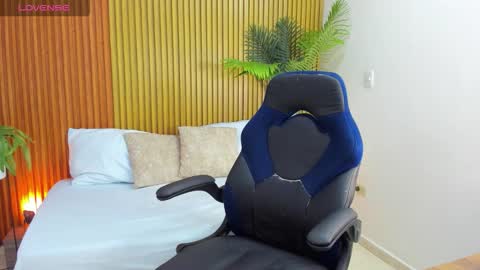 N A H I A online show from 10.10.25