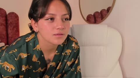 Nahia INDEPENDENT MODEL P online show from 12.10.24