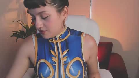 Nahia INDEPENDENT MODEL P online show from 09.12.25