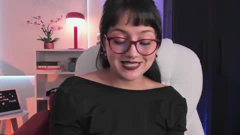 Nahia INDEPENDENT MODEL P online show from 04.10.26