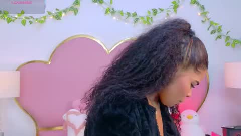 Snapshot of nahiarareina chatting on 12.02.25 NahiaraReina online show from 12.02.25