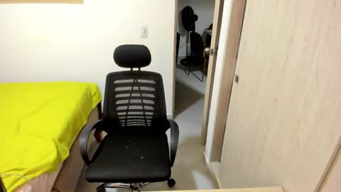 independent model online show from 04.03.26