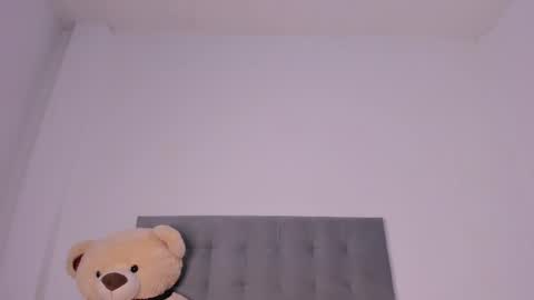 Snapshot of nahomi_miller_ chatting on 01.11.25 Laura online show from 01.11.25