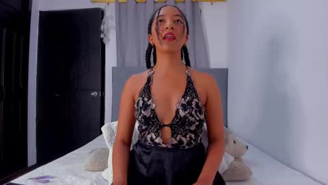 Snapshot of nahomi_miller_ chatting on 03.04.25 Laura online show from 03.04.25