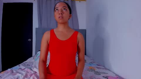 Snapshot of nahomi_miller_ chatting on 03.09.25 Laura online show from 03.09.25