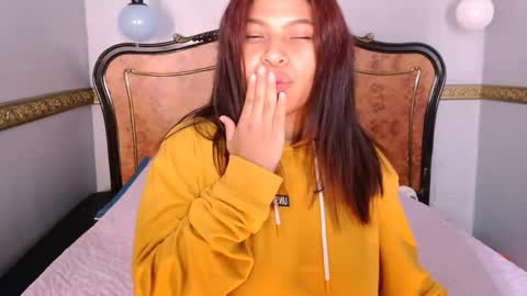 Nahomy online show from 02.27.25