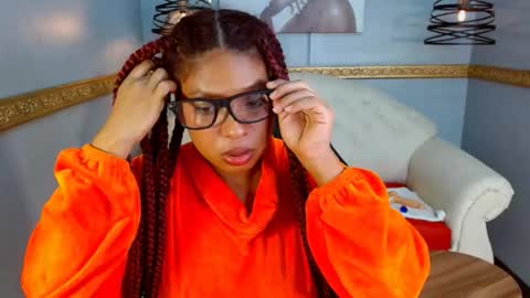 Nahomy online show from 11.01.25