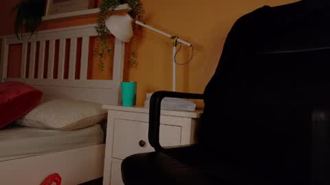  VICTORIA  online show from 04.08.26