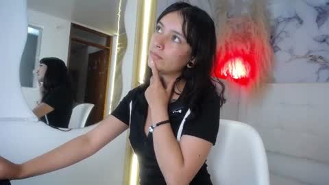 Snapshot of nahomy_paris chatting on 07.24.26 nahomy_paris online show from 07.24.26