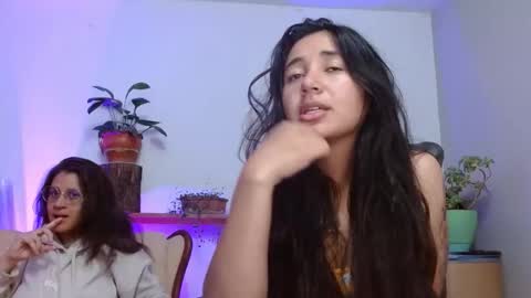 Snapshot of nahomy_rain chatting on 05.27.26 online show from 05.27.26