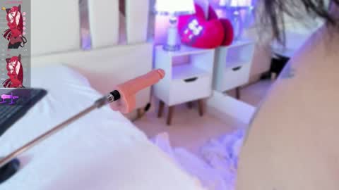 Nahomy Roberts online show from 10.16.25