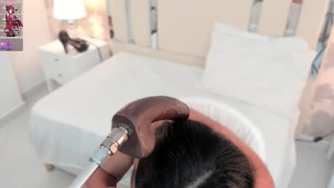 Nahomy Roberts online show from 01.18.26