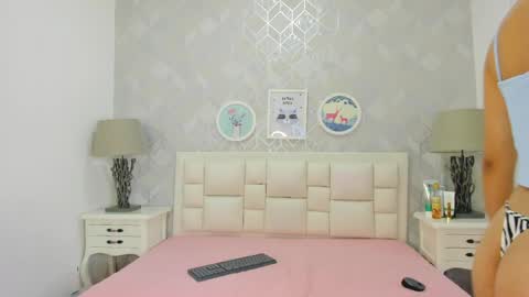 naia_cox online show from 04.08.26