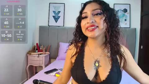 Snapshot of naia_cruz_ chatting on 09.12.25 Naia online show from 09.12.25