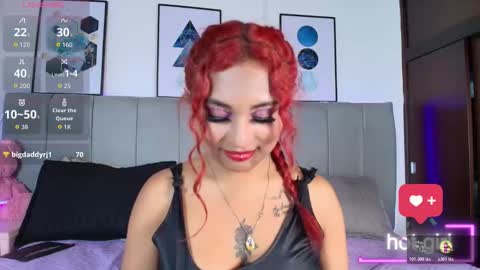 Snapshot of naia_cruz_ chatting on 11.06.25 Naia online show from 11.06.25