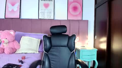 Naia online show from 02.12.26