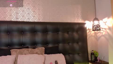 Snapshot of naiaramasson_ chatting on 09.19.25 naiaramasson_ online show from 09.19.25