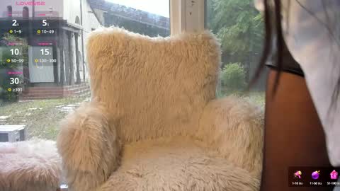 Naila online show from 10.16.25